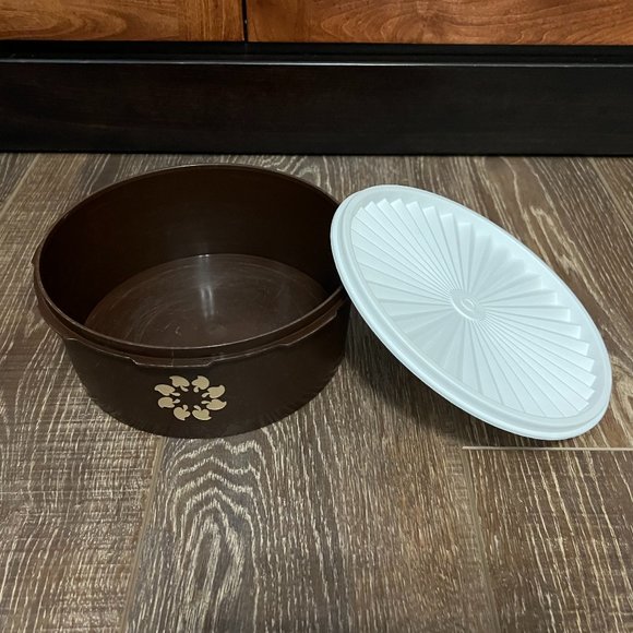 Vintage Tupperware Servalier Canister - Brown with White Lid - Picture 4 of 11